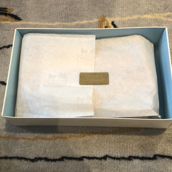 Coach Large Wristlet/Clutch Ballet Pink - Picture 6 of 6